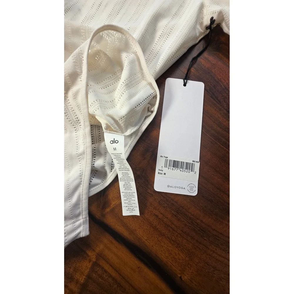 Alo Yoga Pointelle Mock Neck Streetwear  Festival Indis Sleaze Fashiongram